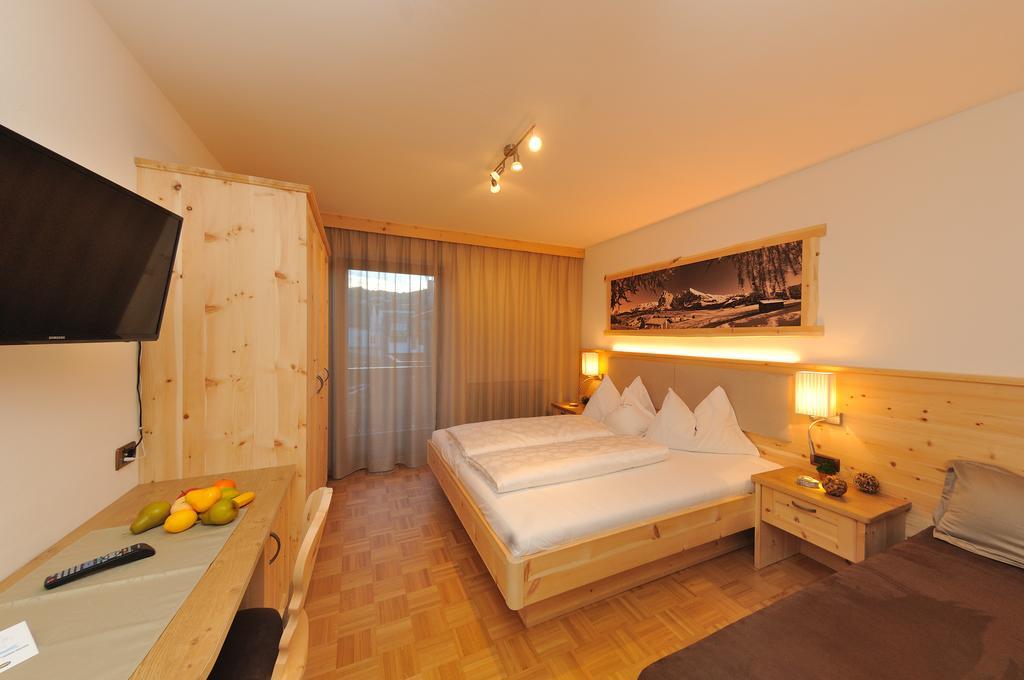 Hotel Garni Savoy Castelrotto Luaran gambar