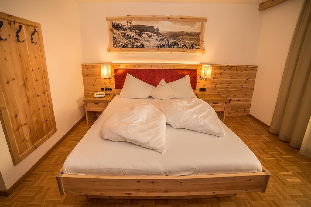 Hotel Garni Savoy Castelrotto Luaran gambar