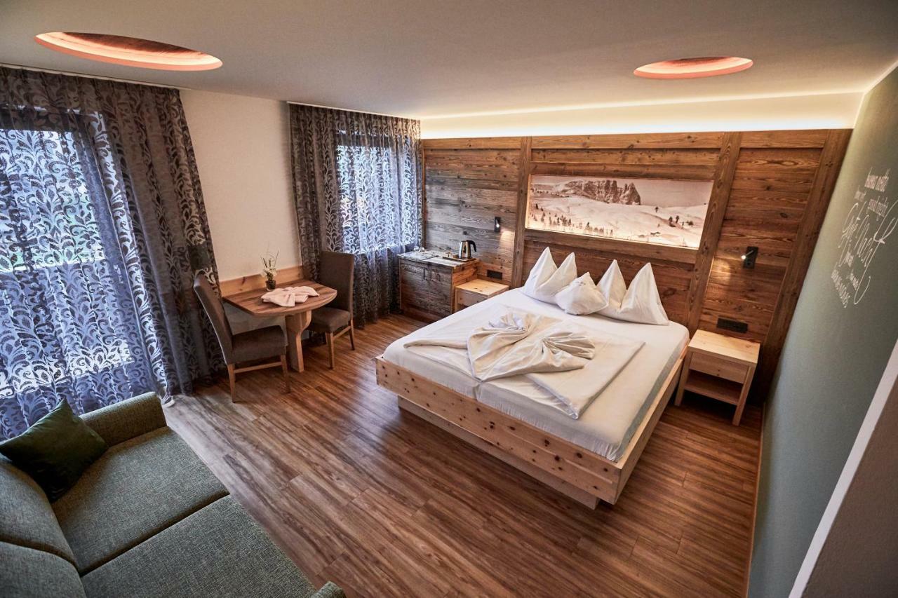Hotel Garni Savoy Castelrotto Luaran gambar