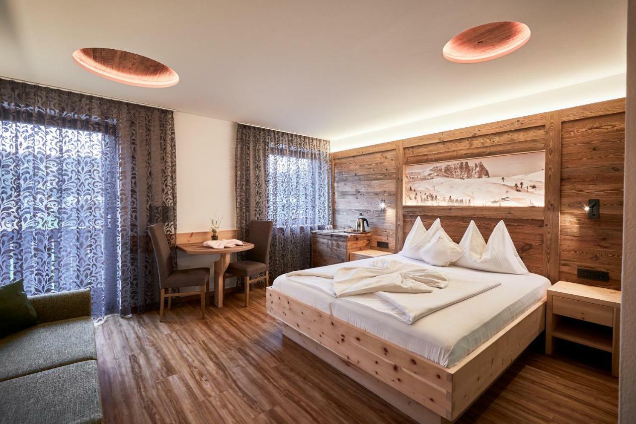 Hotel Garni Savoy Castelrotto Luaran gambar